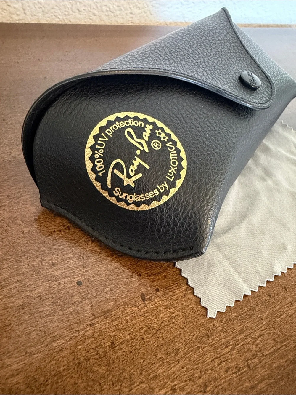 Ray-Ban Black Pebbled Leather Sunglasses Case Snap Close with Cleaning Cloth